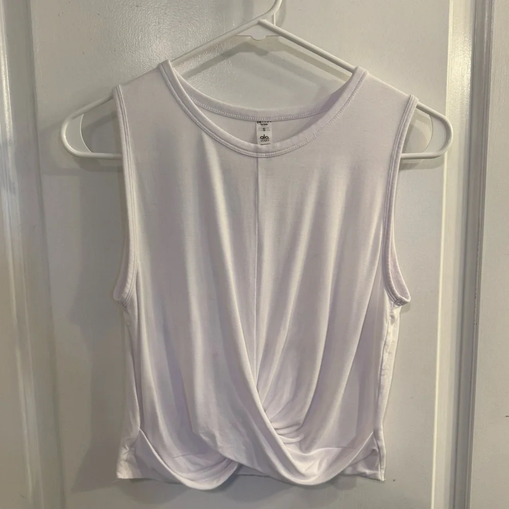 ALO Yoga White Sleeveless Twist Front Tank Top